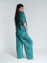 Load image into Gallery viewer, Buy now online from Emma's Emporium, ethical women's fashion, alternative hippy clothing. Tie dye unisex loose fit shirts, plus sized, designed for men and women. Emma's Emporium colourful summer shirt.