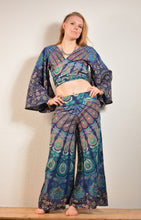 Load image into Gallery viewer, Peacock Print Bell Sleeve Top