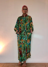 Load image into Gallery viewer, Buy no online from Emma's Emporium clothing and gifts! Full length pure cotton Frida Kahlo inspired kimono style dressing gown, now available in White, Blue, Purple, Black and Green! Frida Kahlo inspired tropical dressing gown, kimono, robe. Vibrant colours
