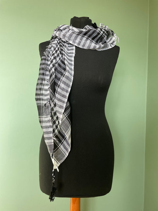 Emma's Emporium happy festival alternative women's clothing, accessories, gifts and boho homewares. Black and white small desert scarf.
