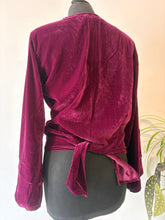 Load image into Gallery viewer, Velvet Tie Top
