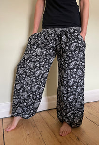 Emma's Emporium fleece genie harem trousers, loose fit warm winter  hippy pants, made from machine washable vegan fleece, in bright paisley design. Slow fashion, ethically sourced hippie festival hippy fashion.