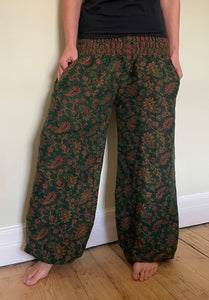 Emma's Emporium fleece genie harem trousers, loose fit warm winter  hippy pants, made from machine washable vegan fleece, in bright paisley design. Slow fashion, ethically sourced hippie festival hippy fashion.