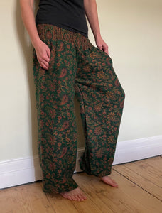 Emma's Emporium fleece genie harem trousers, loose fit warm winter  hippy pants, made from machine washable vegan fleece, in bright paisley design. Slow fashion, ethically sourced hippie festival hippy fashion.