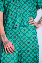 Load image into Gallery viewer, Emma's Emporium Summer Shirt - Clover
