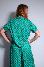 Load image into Gallery viewer, Emma's Emporium Summer Shirt - Clover
